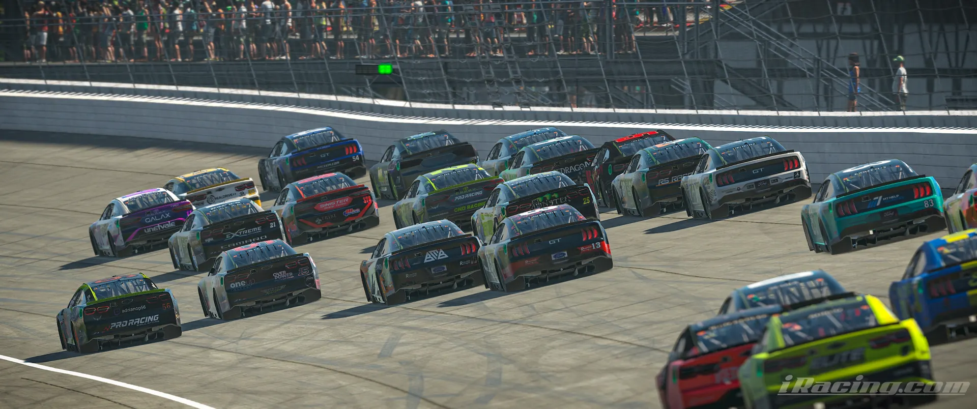 Pelotão da Virtual Challenge em corrida